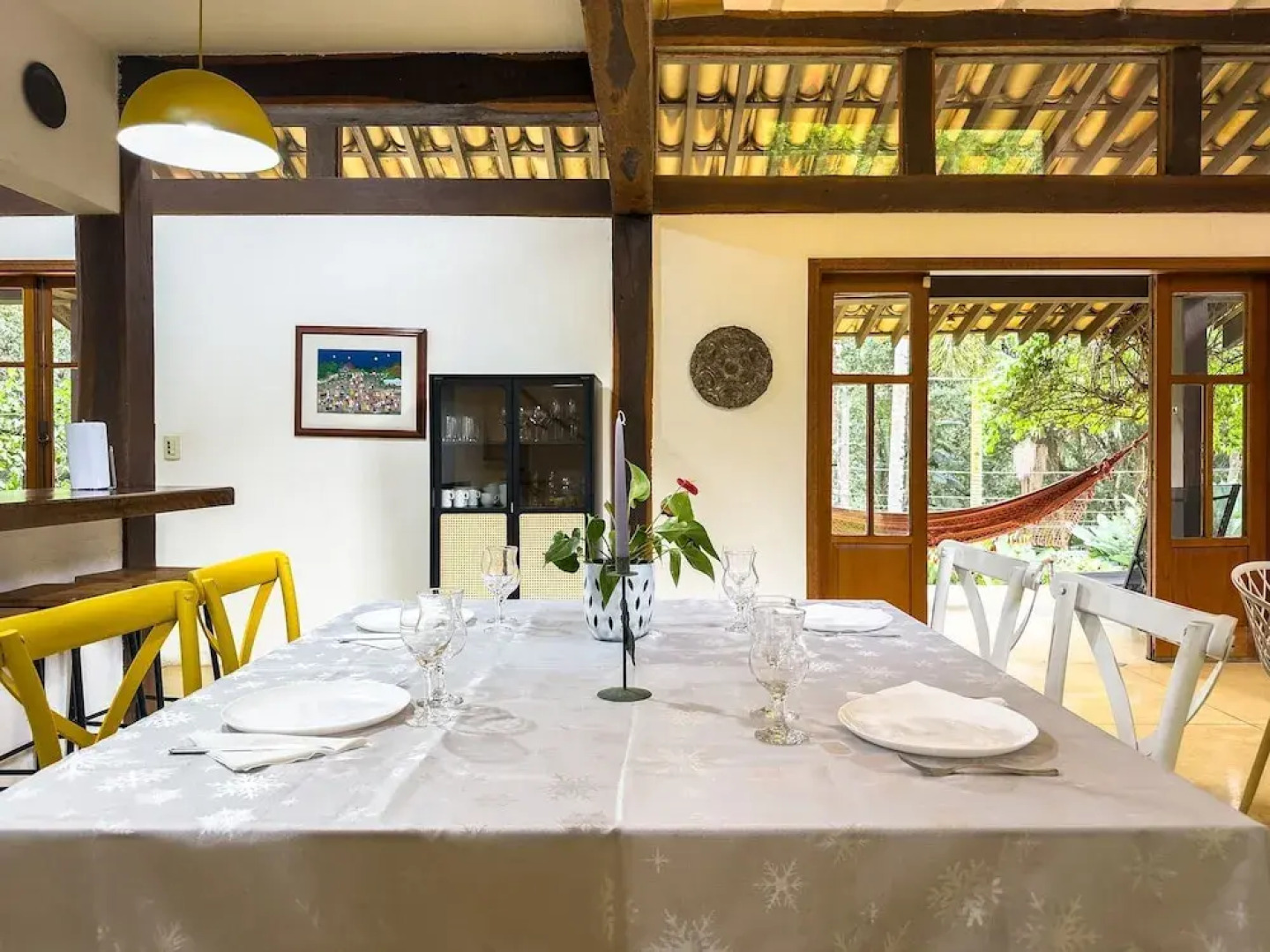 Casa com Piscina Privativa e Natureza – Granja Viana, São Paulo
