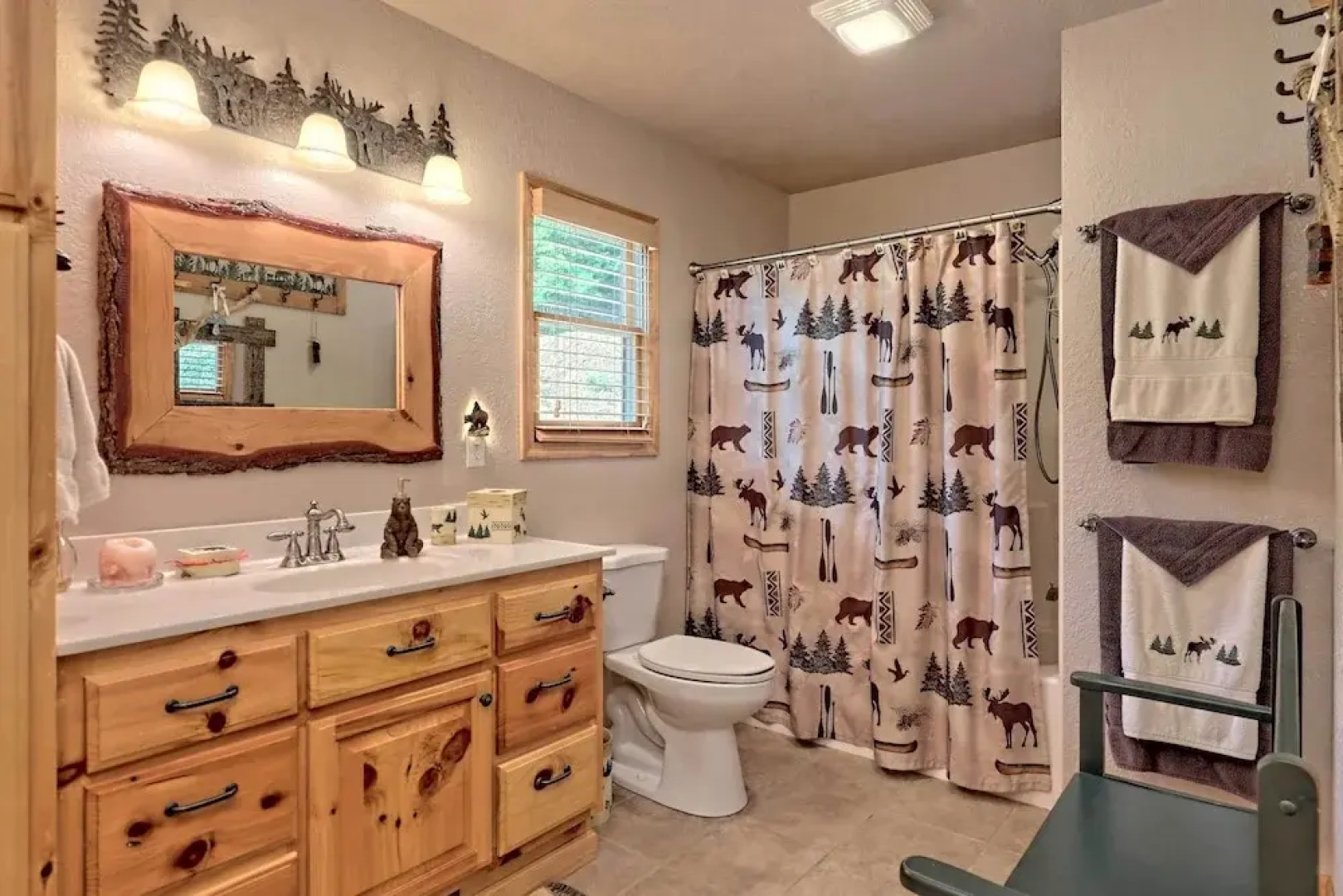 Spacious 'eagle's View' Luxury Cabin w/ Views