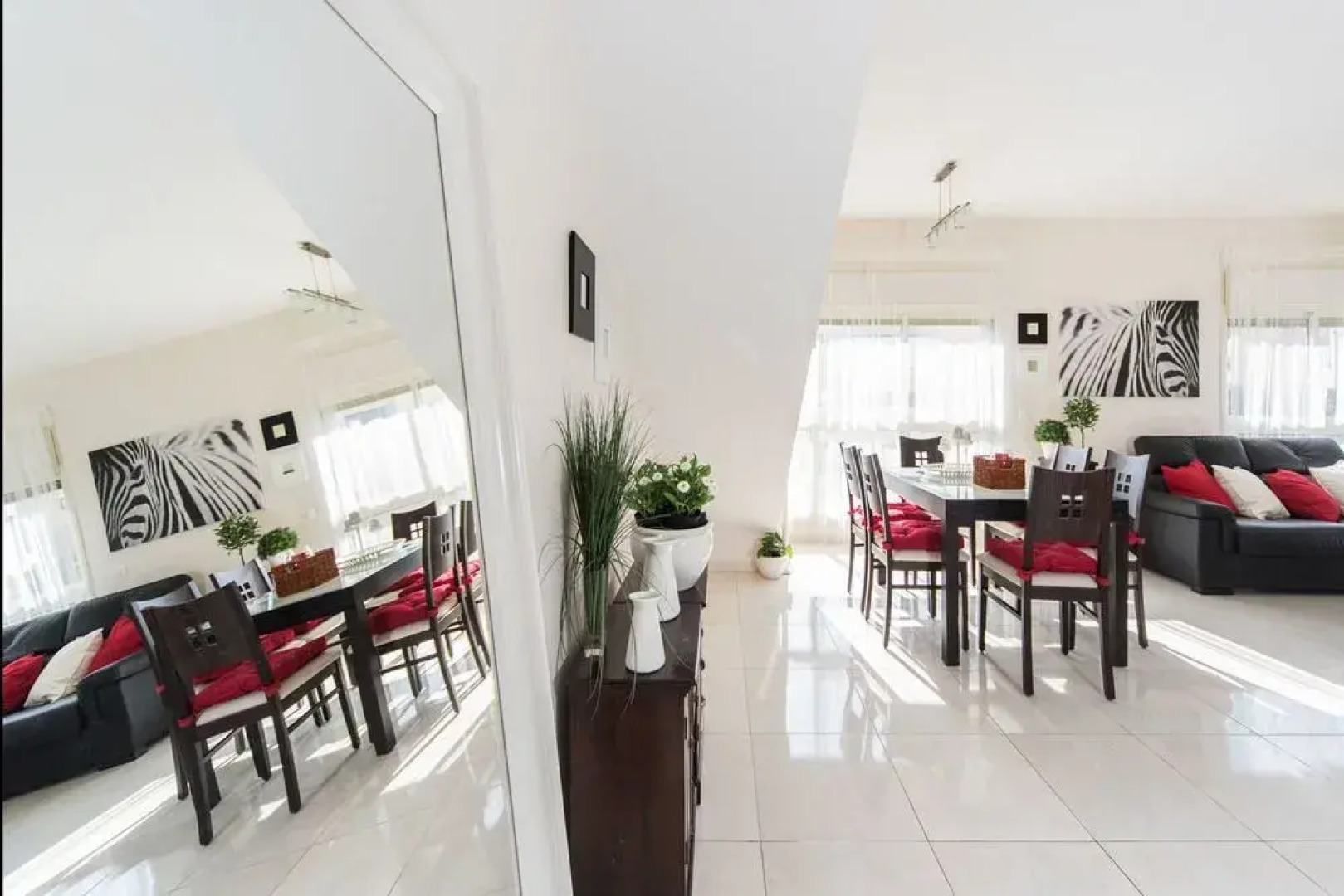 Spacious Duplex with Terrace 3-min From the Beach