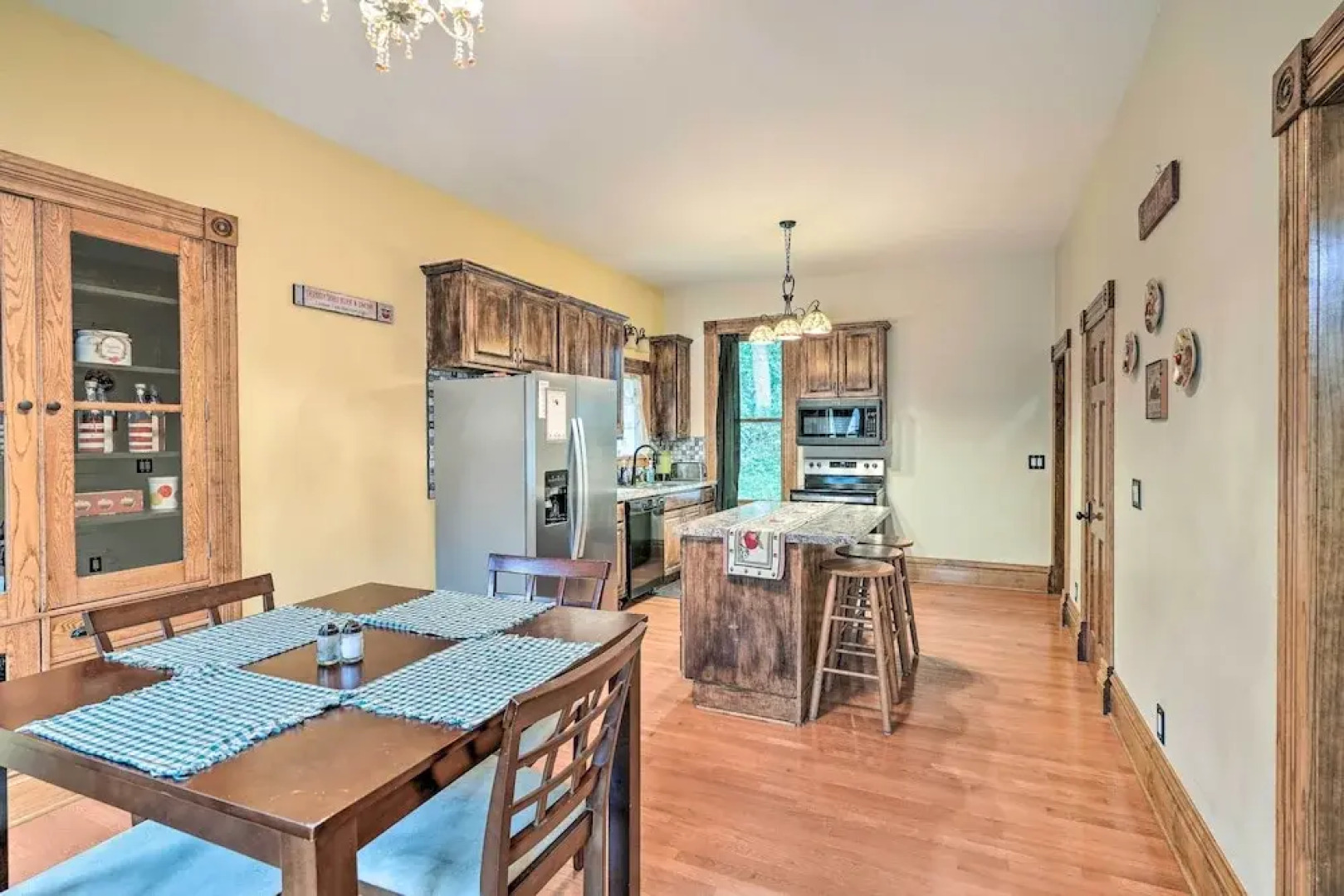 < 1 Mi to Downtown: Historic Dubuque Gem!