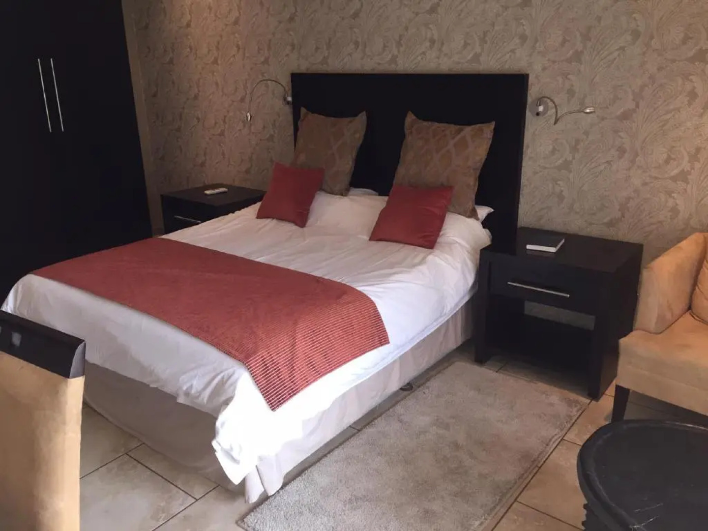 Planet Hotel HollyBum