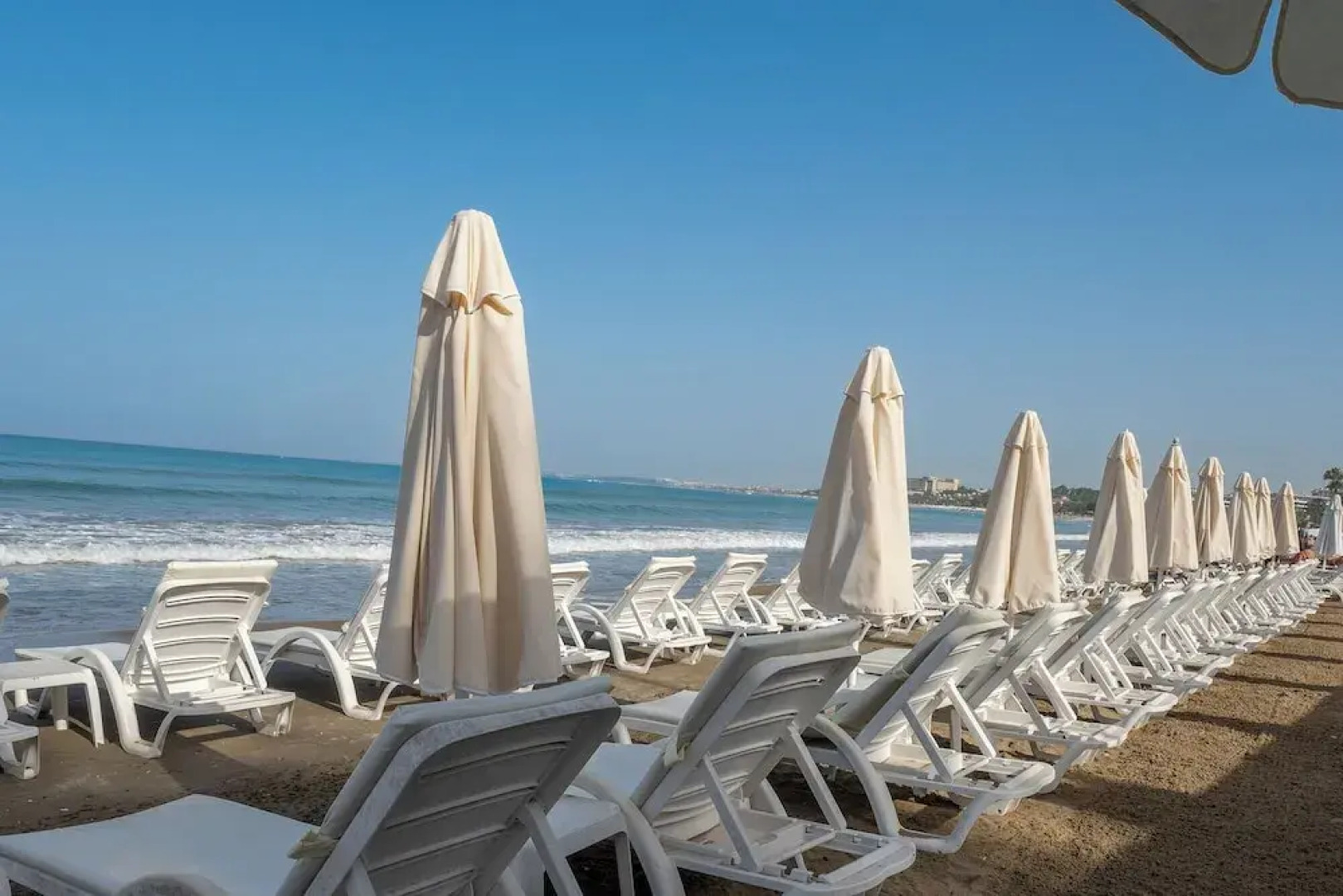 Tropic Beach Club Side