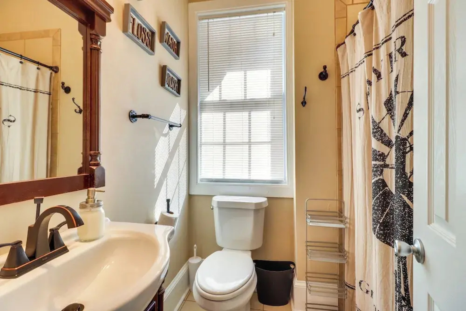 Updated Farmhouse w/ Yard, 10 Mi to Dtwn Atlanta