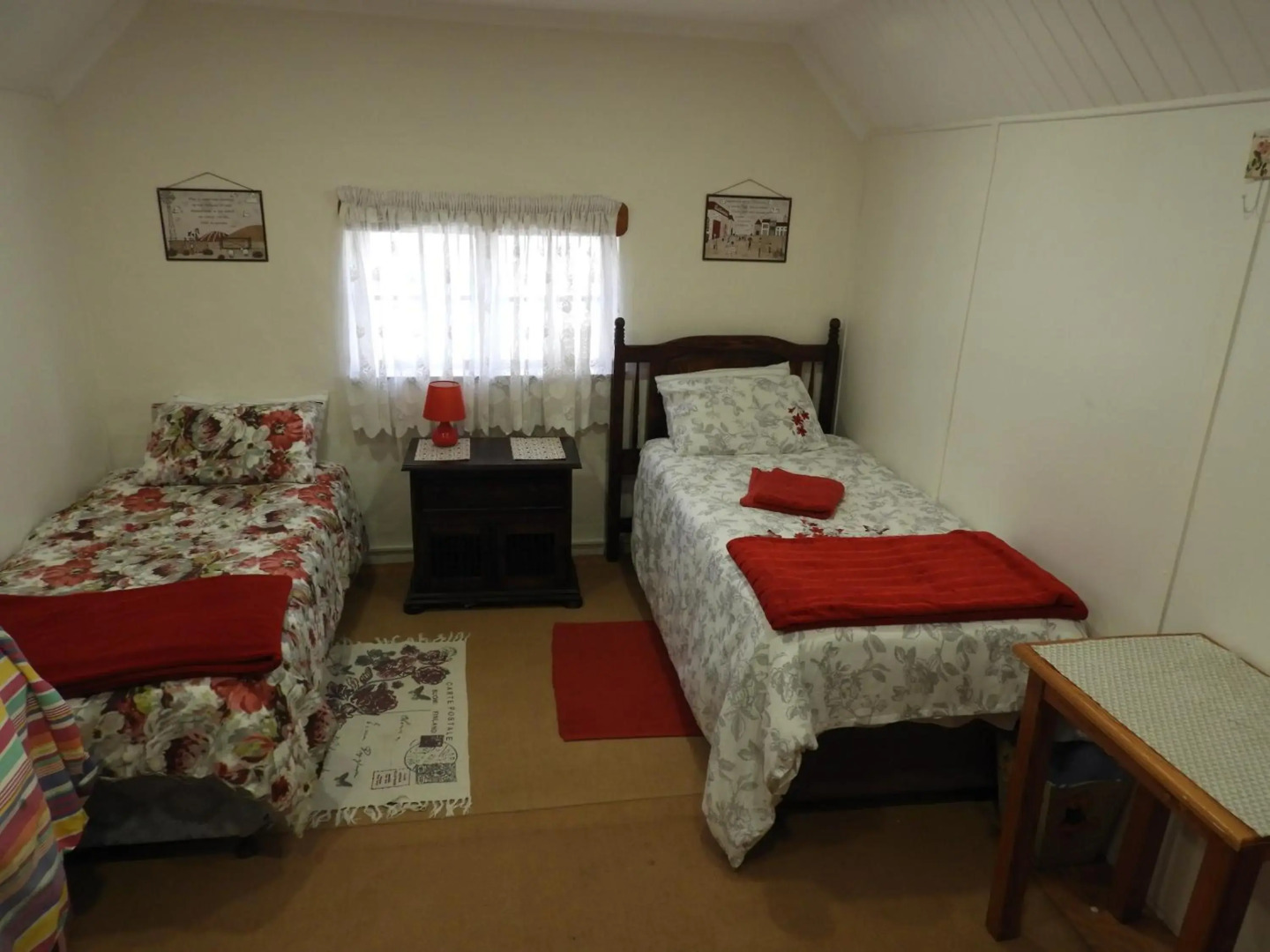 6 bedroom house and cottage