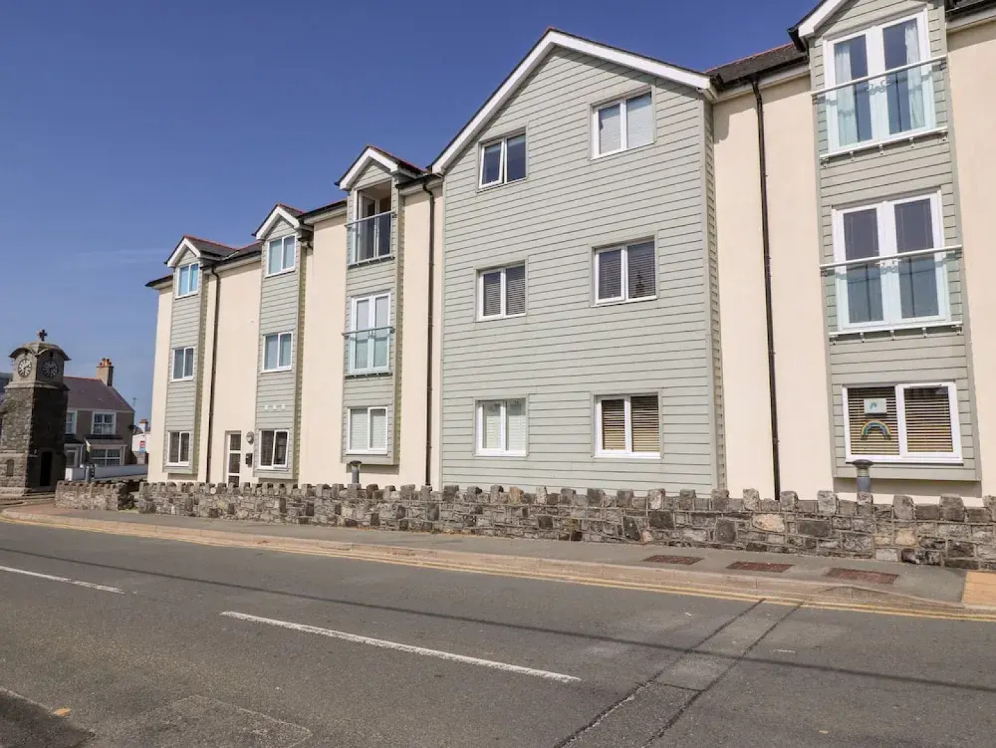 Maelog, 14 Tides Reach