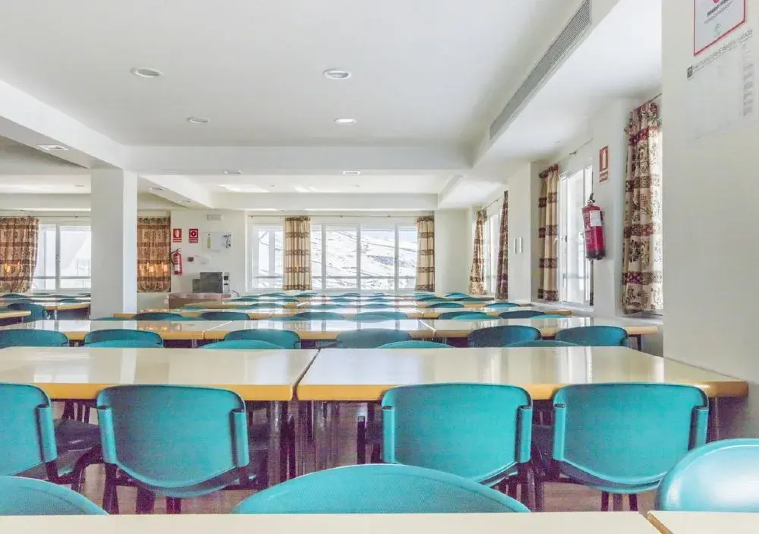 Albergue Inturjoven Sierra Nevada - Hostel