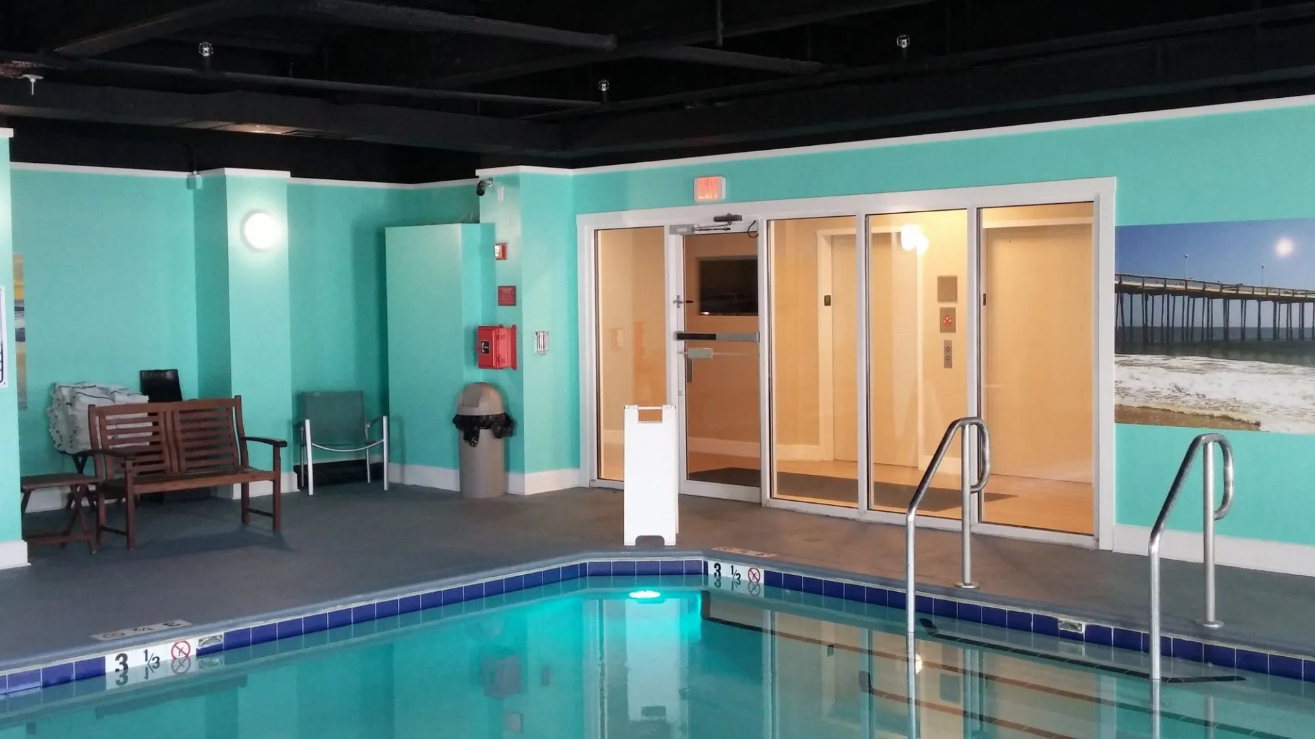 Commander Hotel & Suites