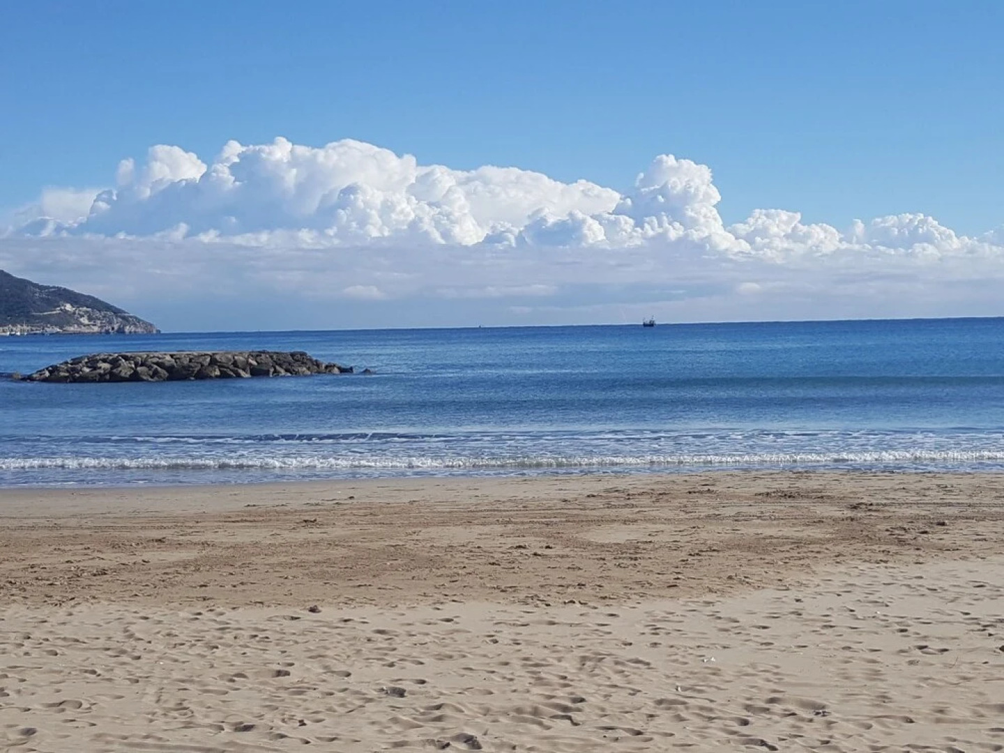 Delightful Villa in Canyelles wth Swimming Pool