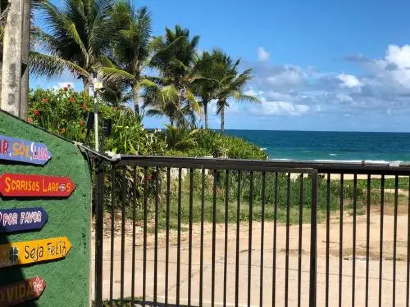 Apartamentos Condominio a Beira Mar