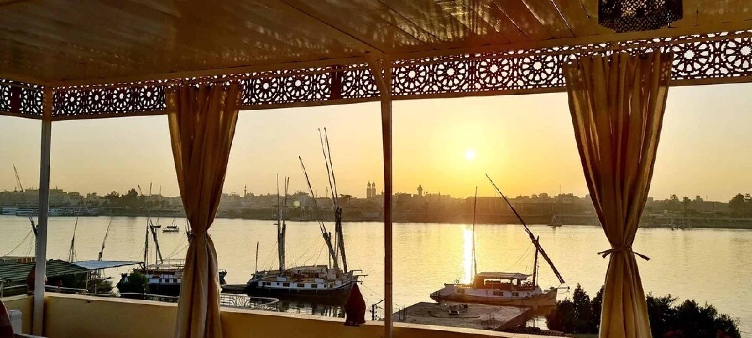 Senmut Luxory Apartments