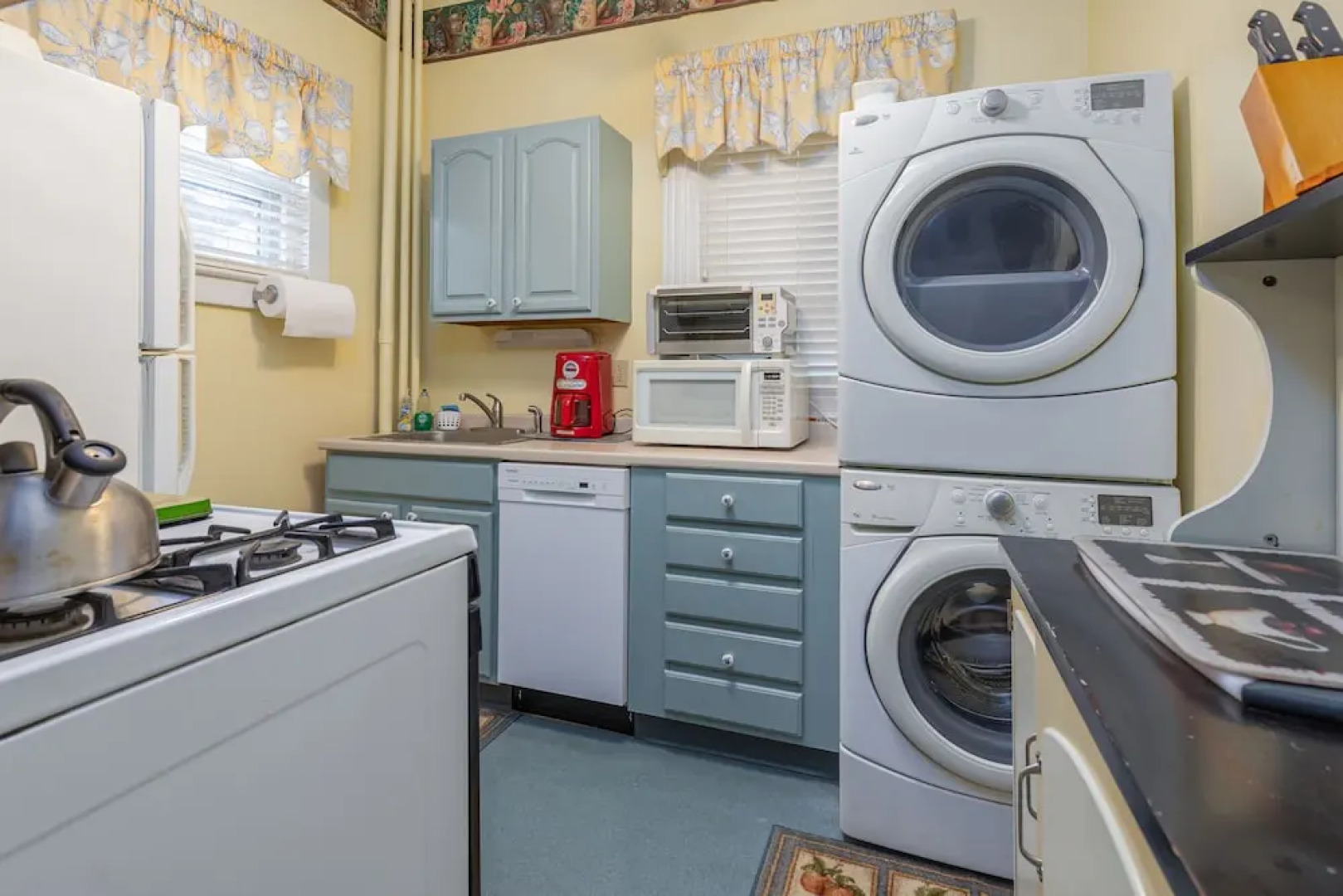 Antoinette's Apartments & Suites