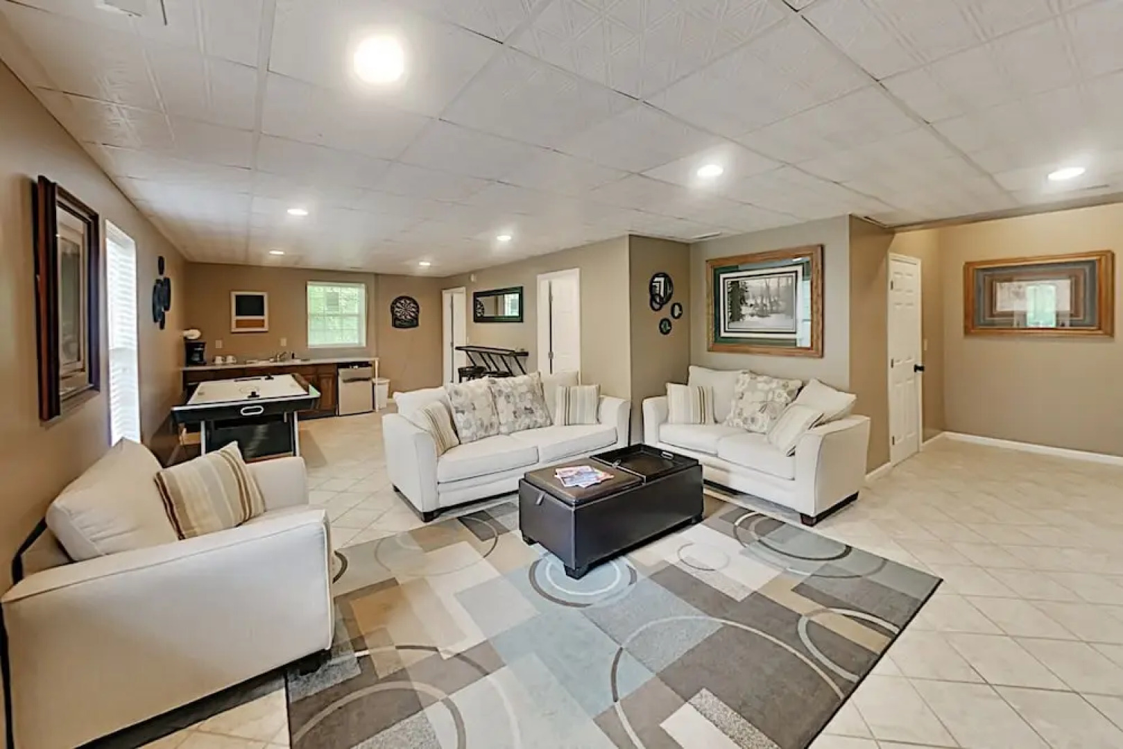 Mountain-view Hideaway W/ Hot Tub & Game Room 4 Bedroom Home