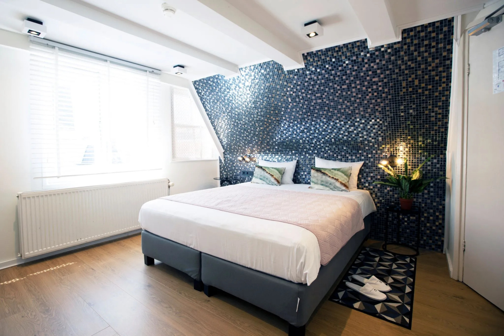 Quentin Hotel Golden Bear