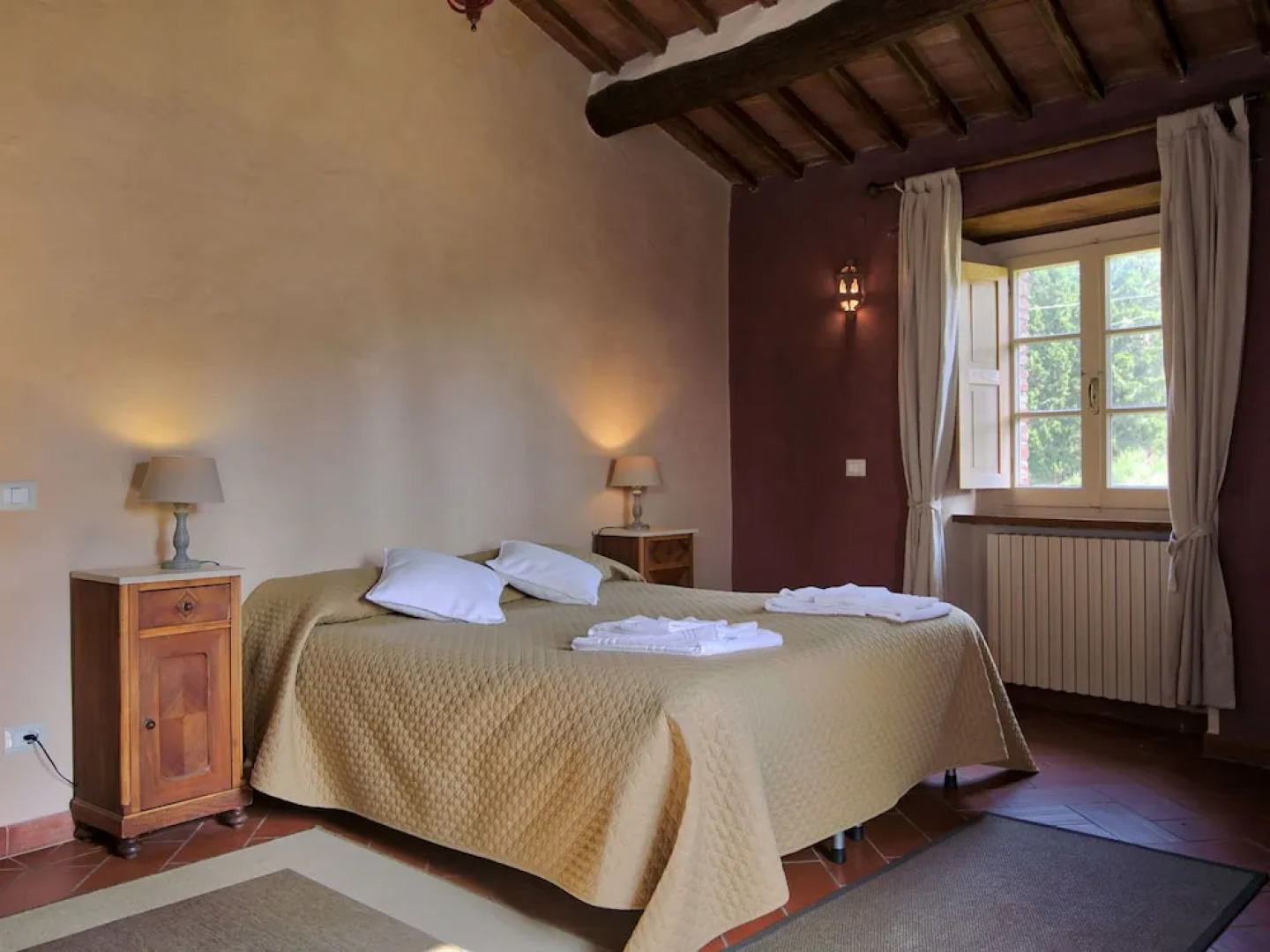 Hill-view Apartment in Lucignano With Private Terrace