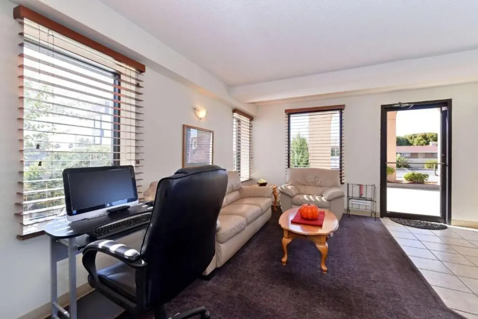 Executive Plus Inn & Suites