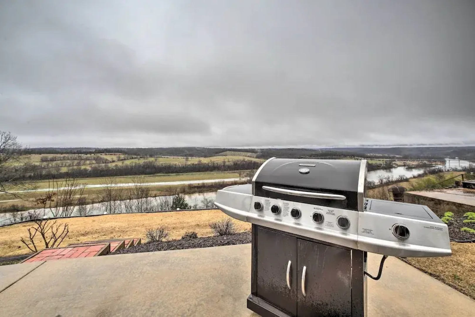 Riverfront Arkansas Retreat Near Fishing & Hiking!