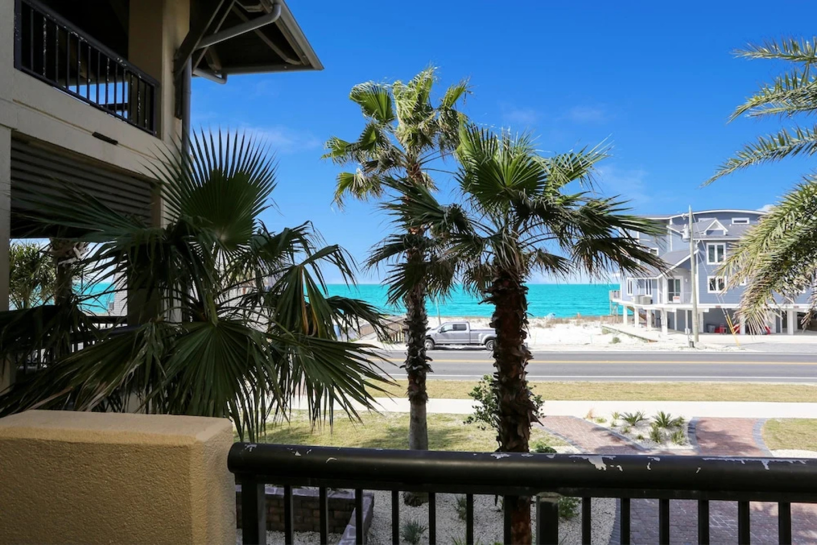 Club at Mexico Beach 1G Red Fish Blue Fish