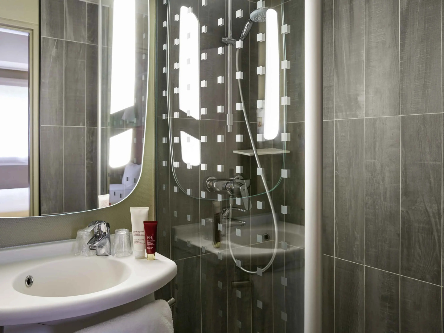 Ibis Paris Canal Saint Martin