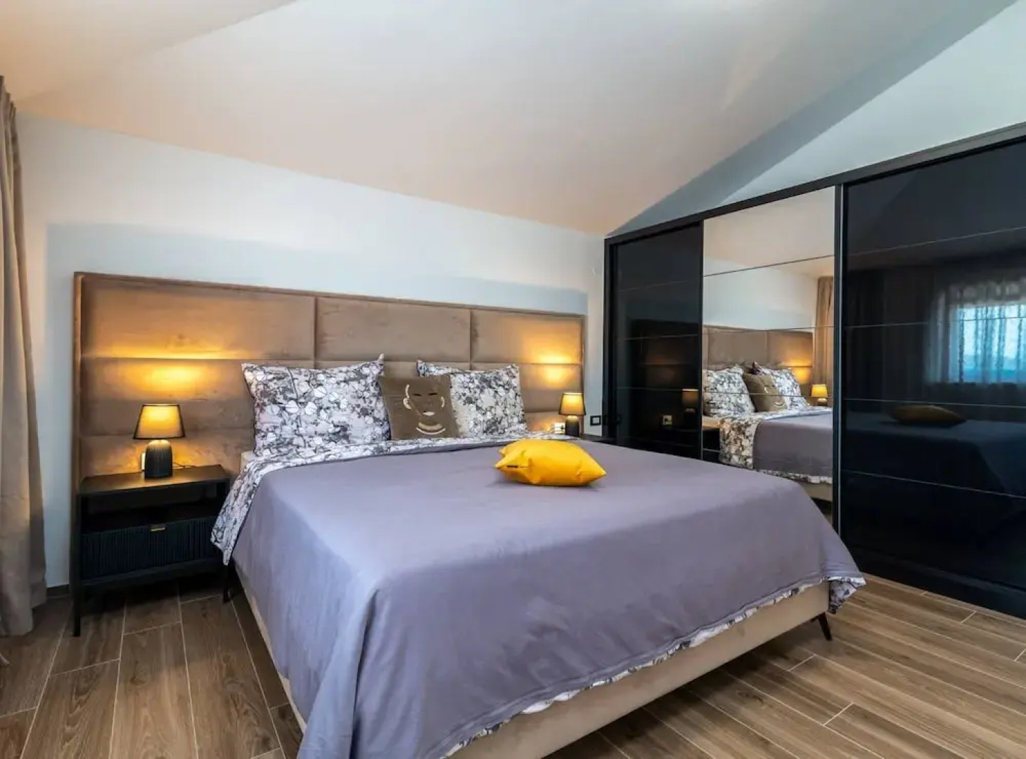 Luminous Infinity Villa With Pool and Gym