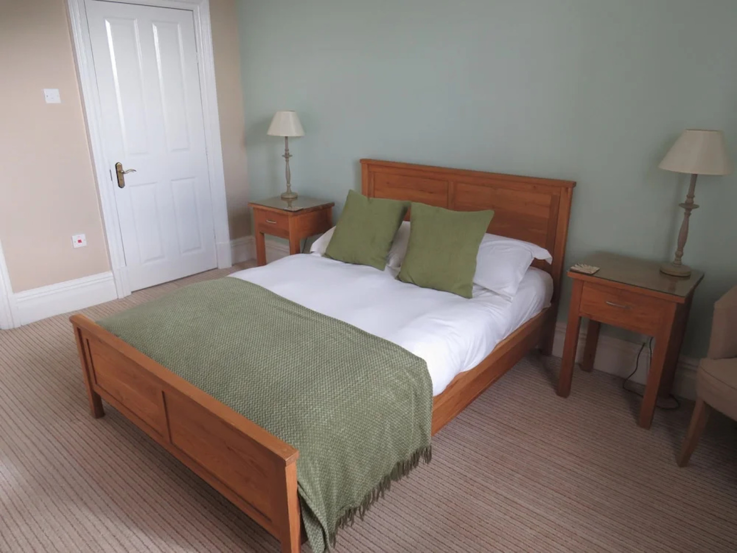 The Station Bar Grill and Rooms