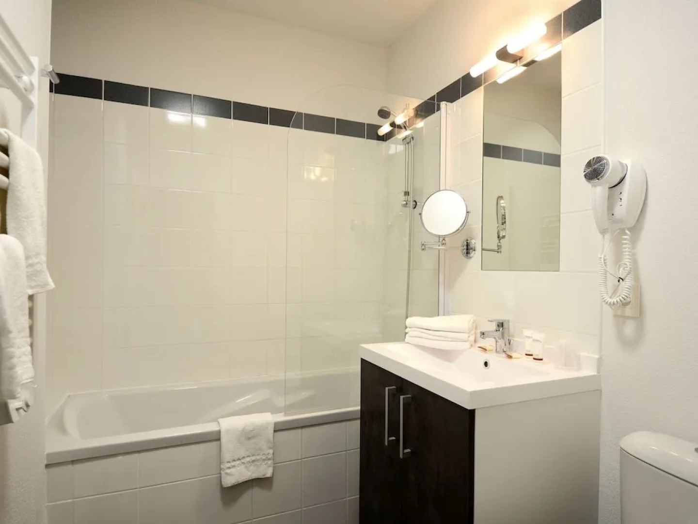 Modern Studio Apartment Located Just 600 m. From the Beach