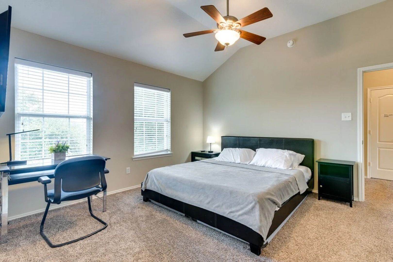 Pet-friendly Pearland Home ~ 21 Mi to Houston!