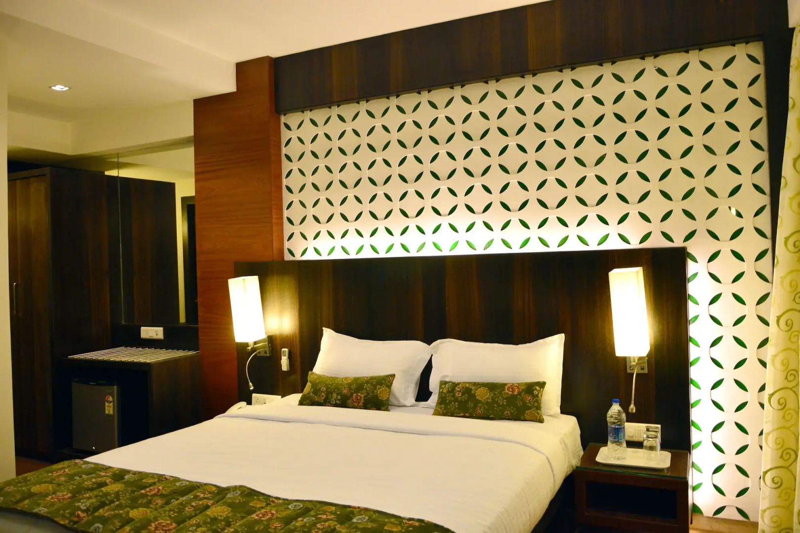 Hotel Vinamra Residency