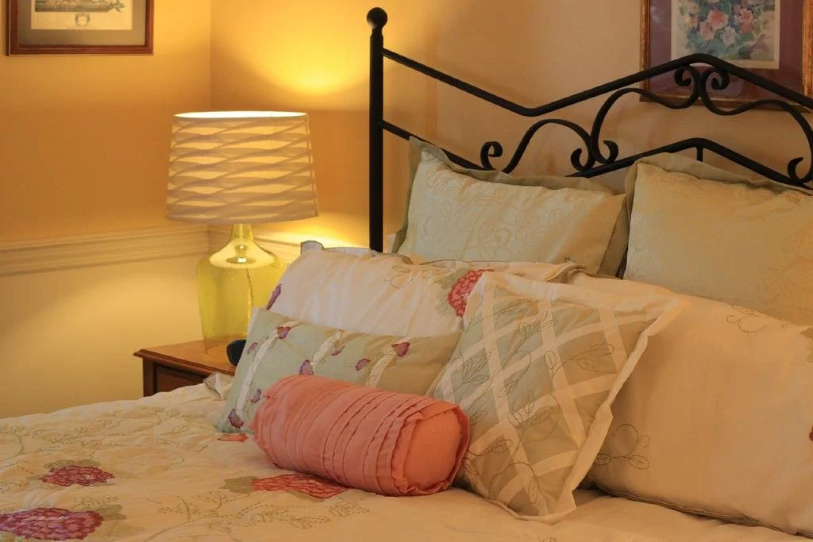 Edgewater Inn & Riverside Grill