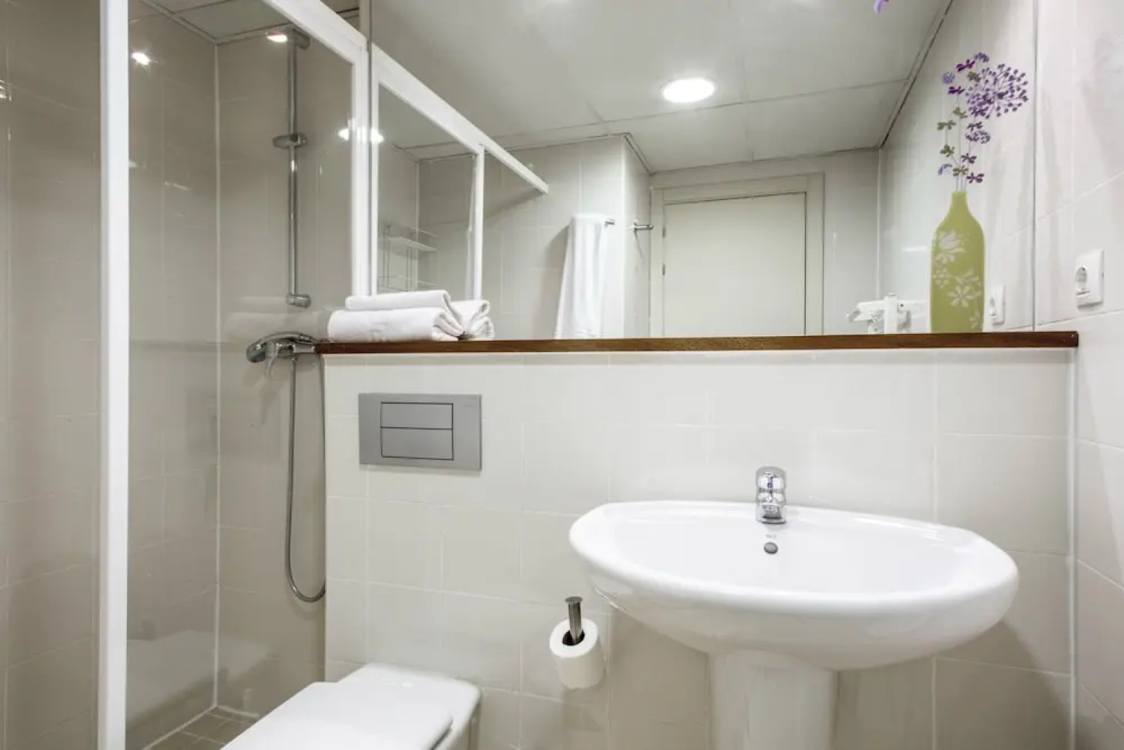 Residencia Universitaria Resa Giner de los Ríos - Hostel