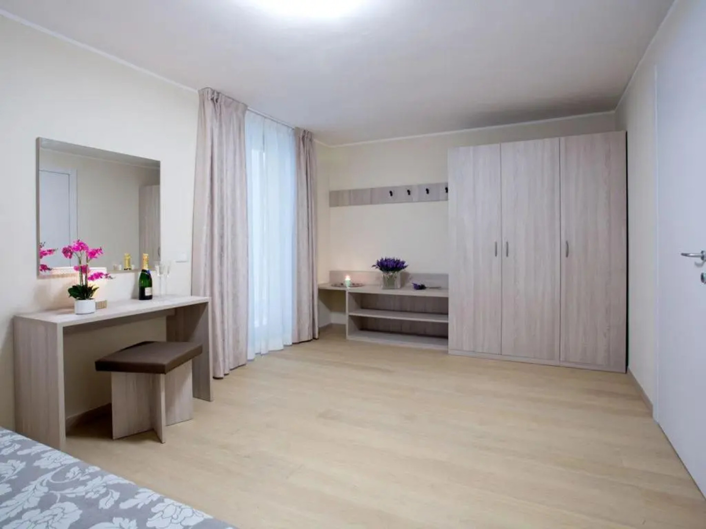 Sala Comacina Apartment No 1 (Sleeps 10)
