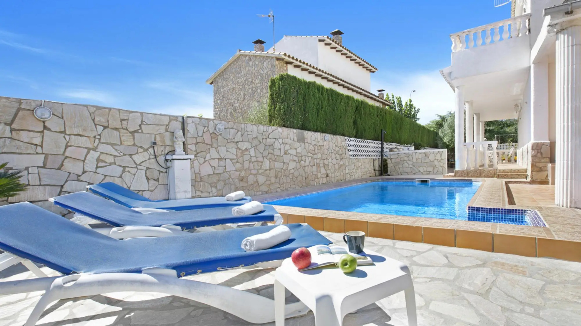 Montse in Tordera with 4 bedrooms and 2 bathrooms