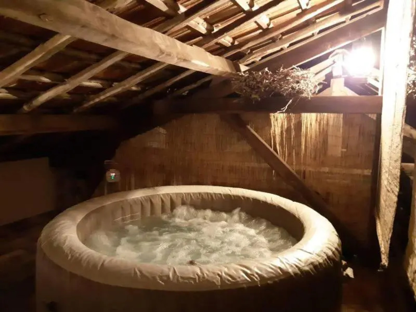Gîte, jacuzzi & vin au grenier de Madiran