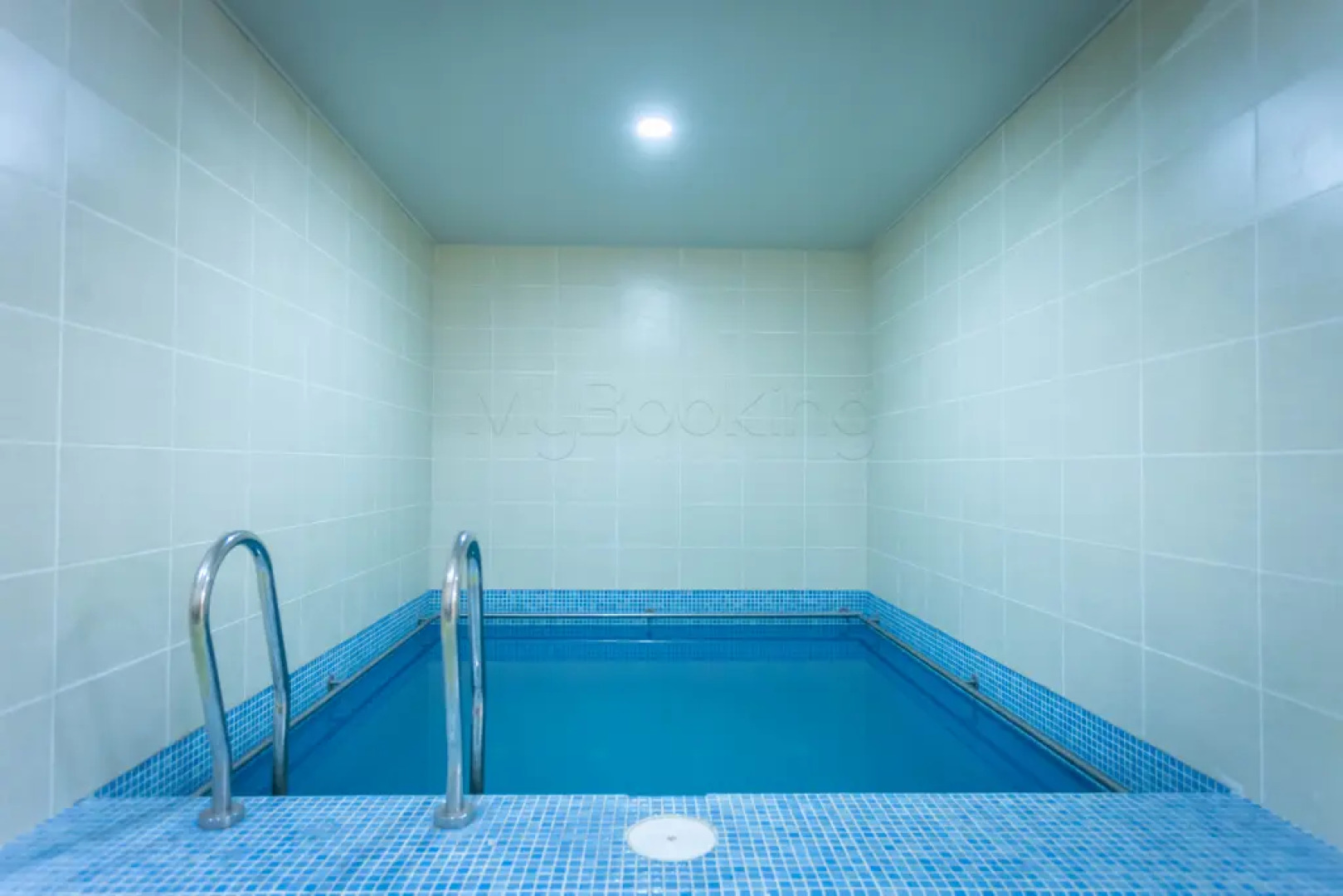 Lake House Resort hotel