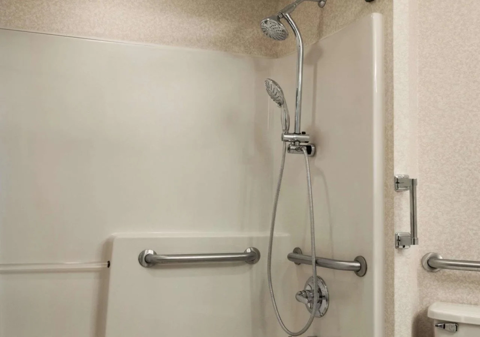 Days Inn by Wyndham Shelburne/Burlington