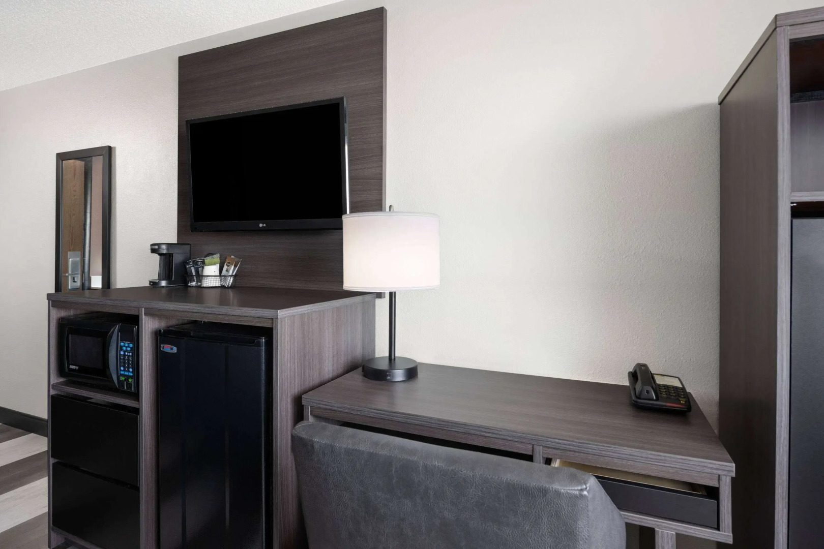 Super 8 by Wyndham Conrad