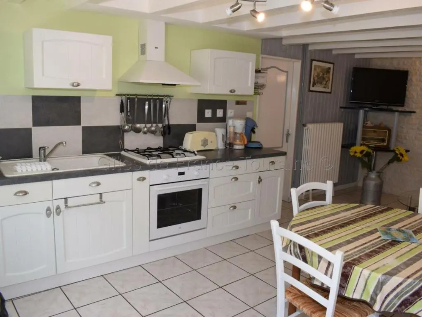 Gîte La Tour-Saint-Gelin, 2 pièces, 2 personnes - FR-1-381-24