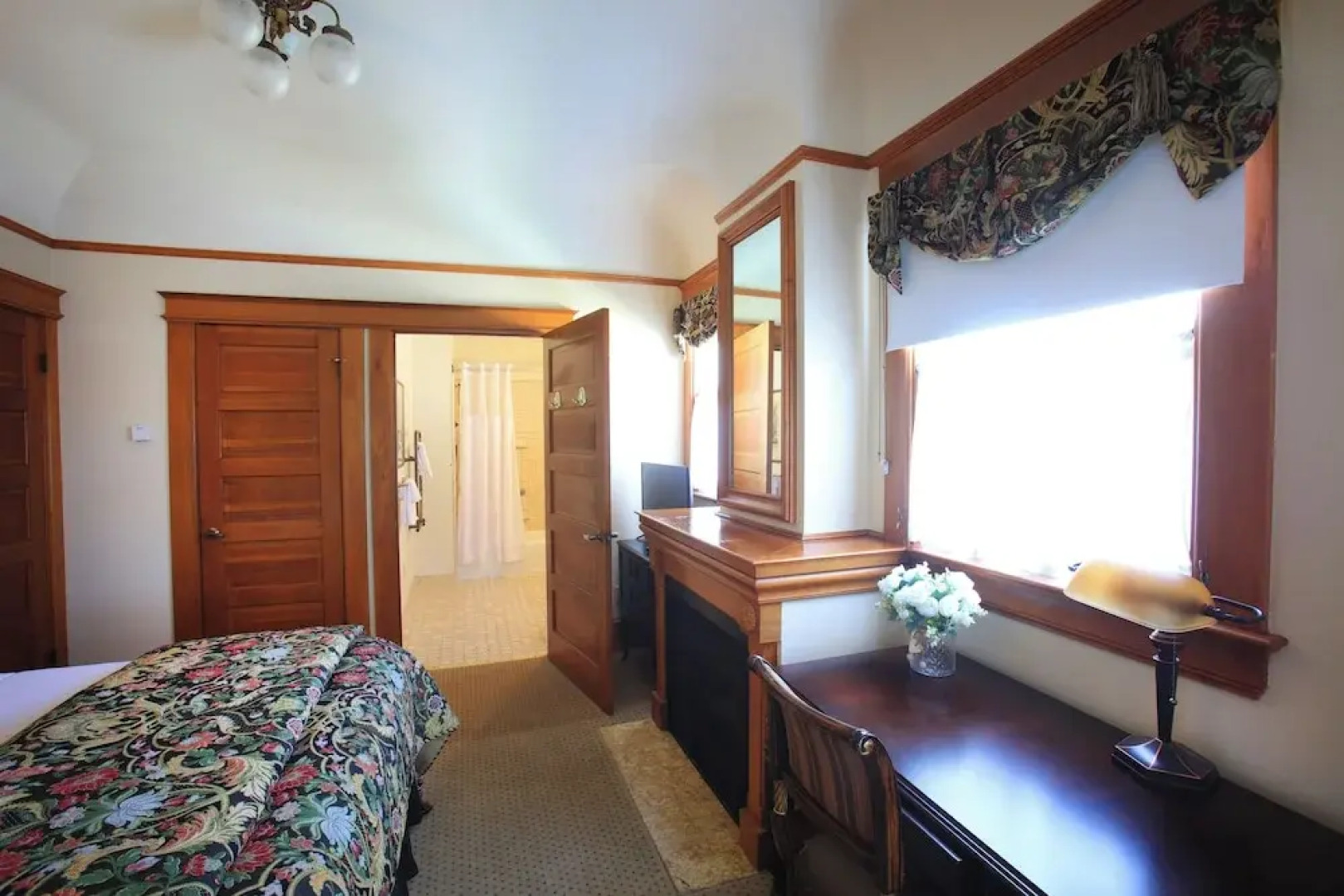 The Charles Pacific Grove - Artfully Designed Inclusive Inn