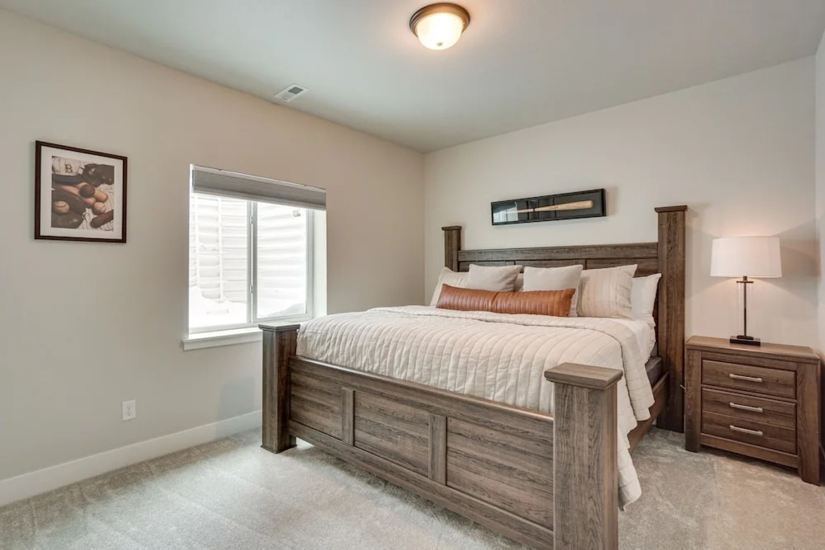 Family-friendly Townhome ~ 2 Mi to Windsor Lake!