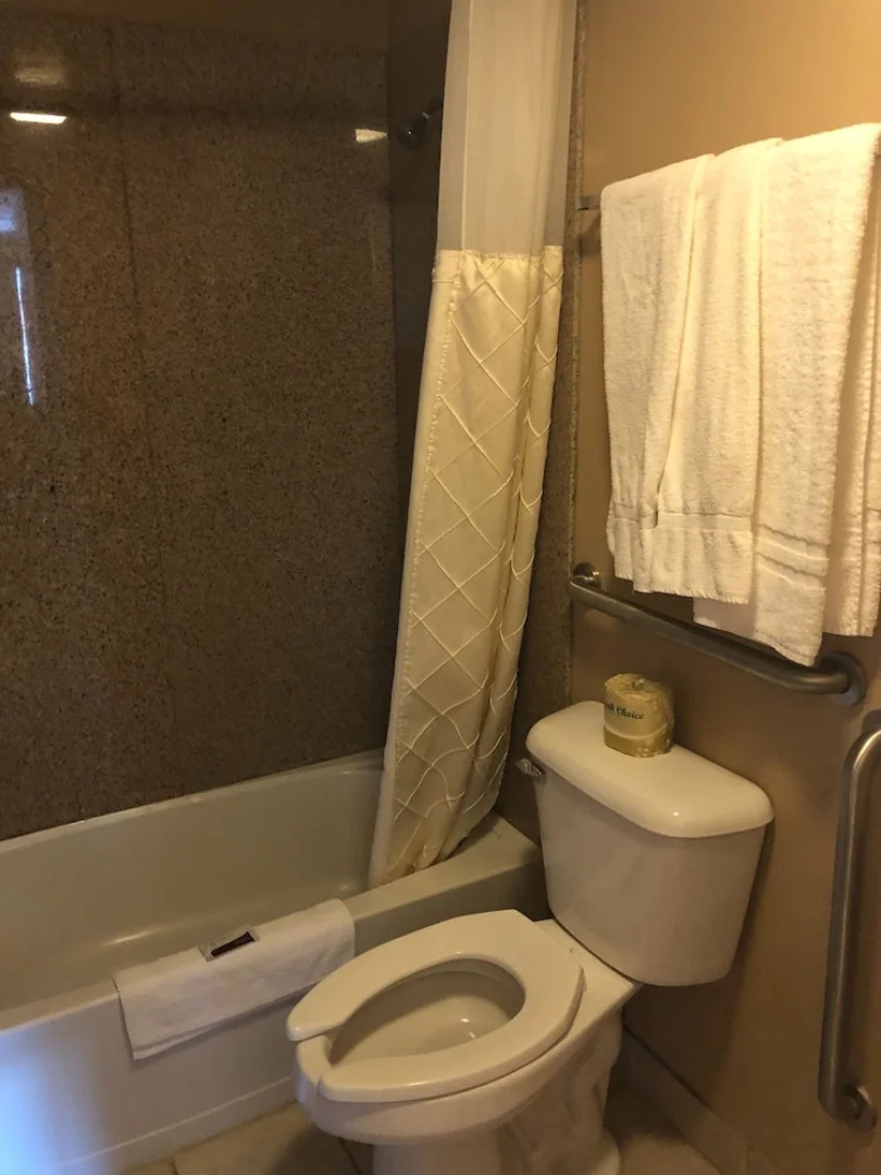 Rodeway Inn & Suites