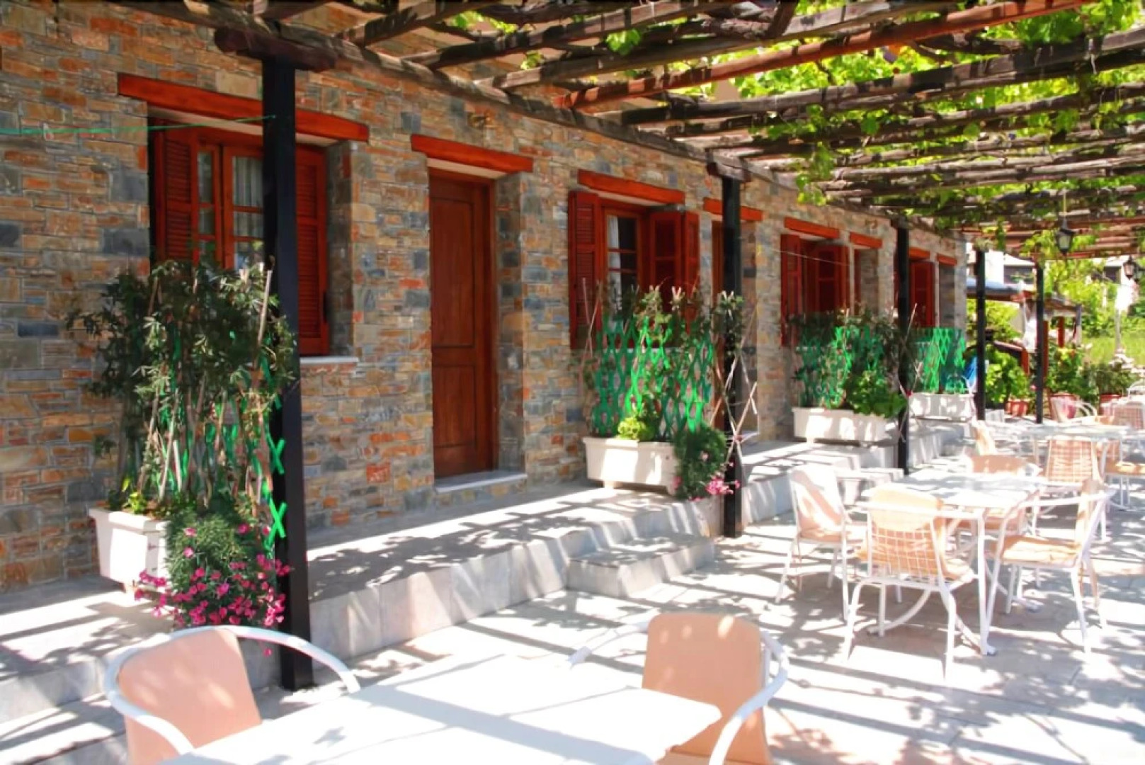 Papa Nero Studios And Apartments