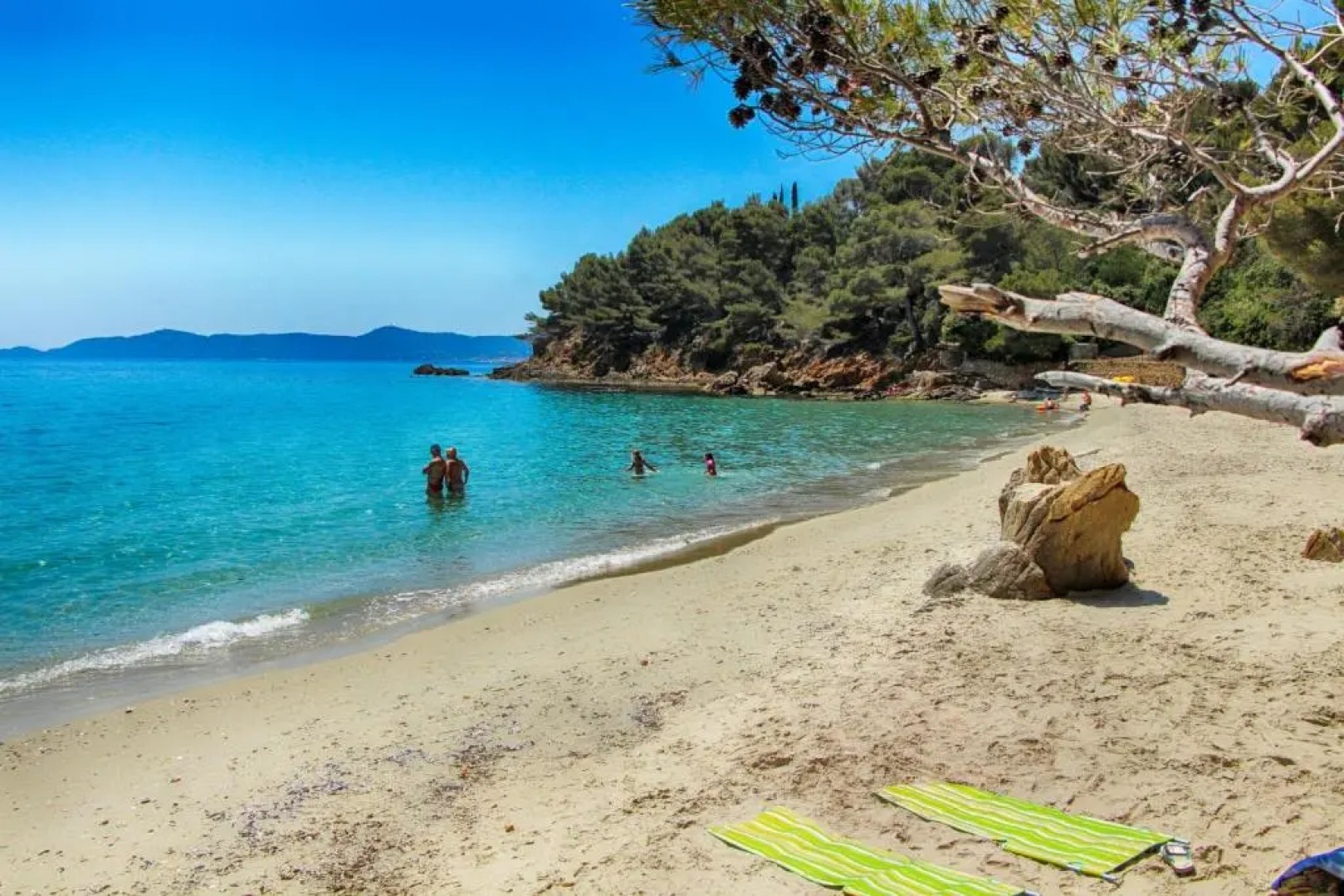 MAZET DE LA MER 54M2 LAVANDOU 100M PLAGE avec PISCINE