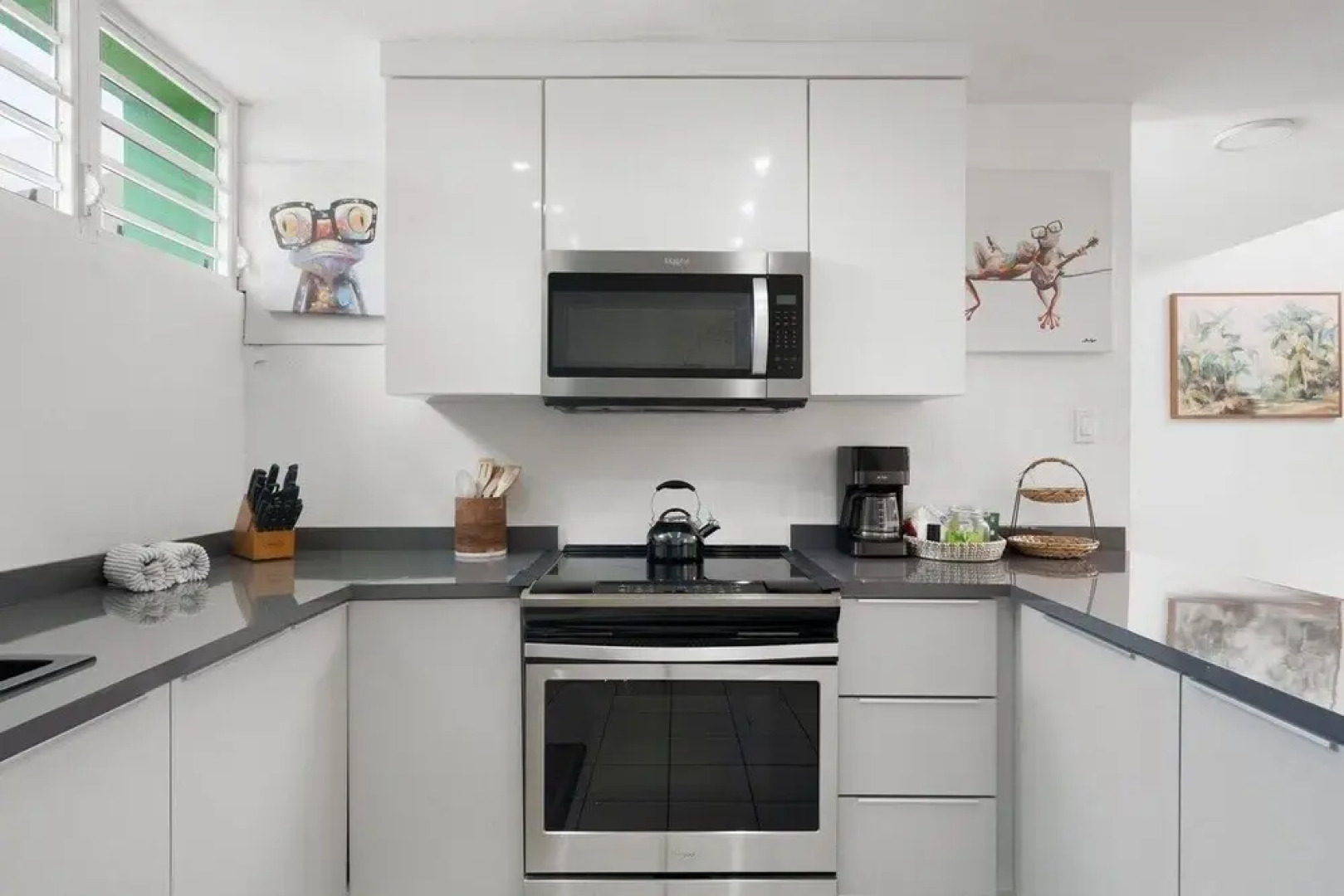 Walk to Beach or Swim in the Pool, 4 Bedrooms 4 Home by Redawning