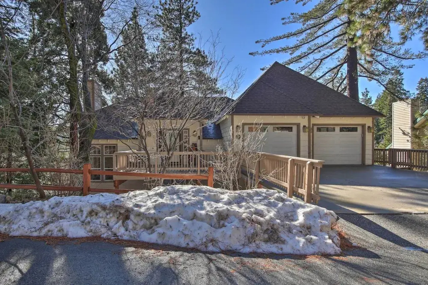 Sugar Bear Lodge w/ Game Room - 5 Mi to Village!