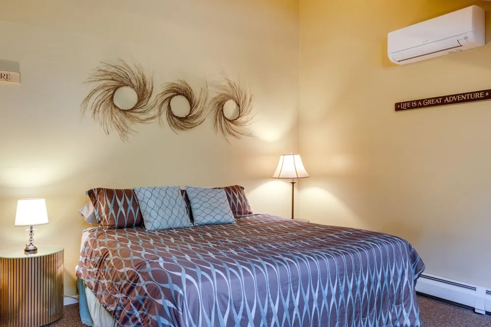 Bartlett Townhome w/ Balcony: 1 Mi to Ski Resort!