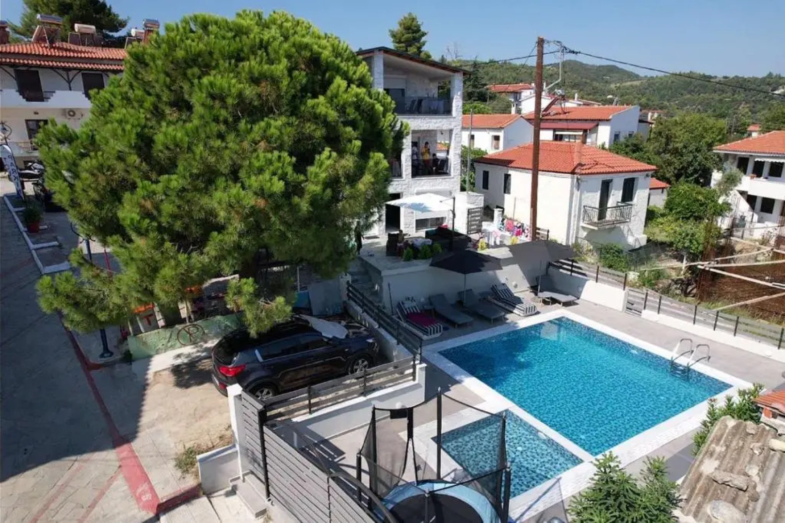 Luka 1 Aparts Polichrono