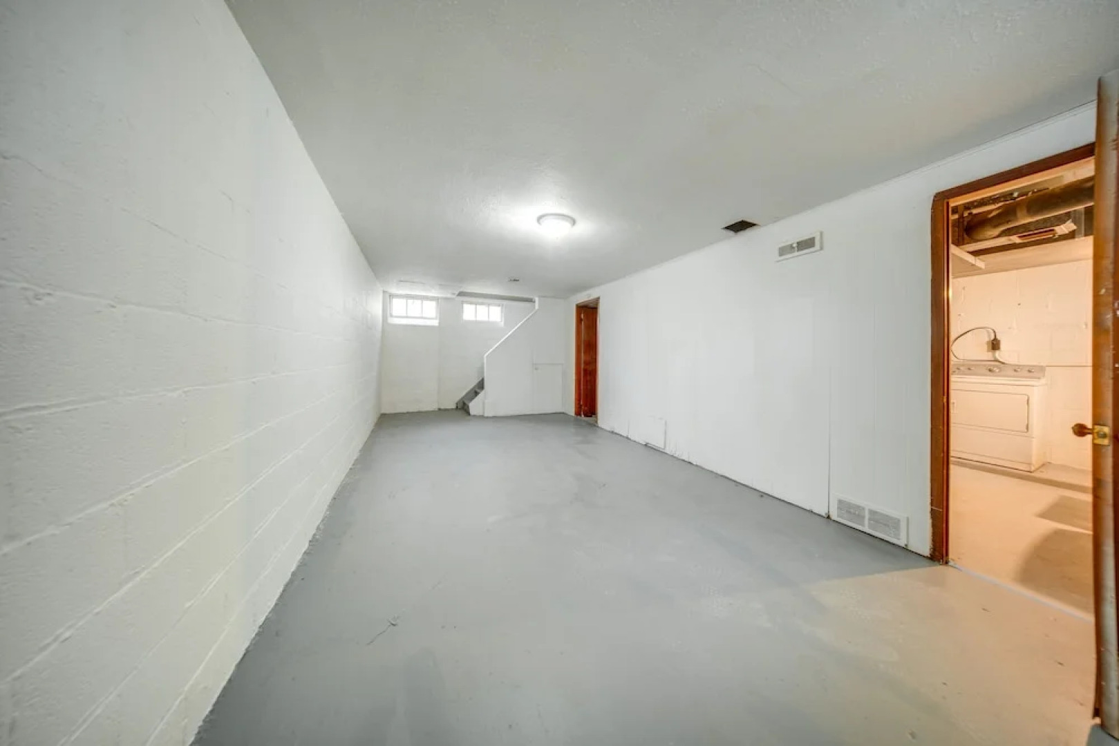 Vacation Rental Near Cleveland, Ohio: 6 Mi Away!