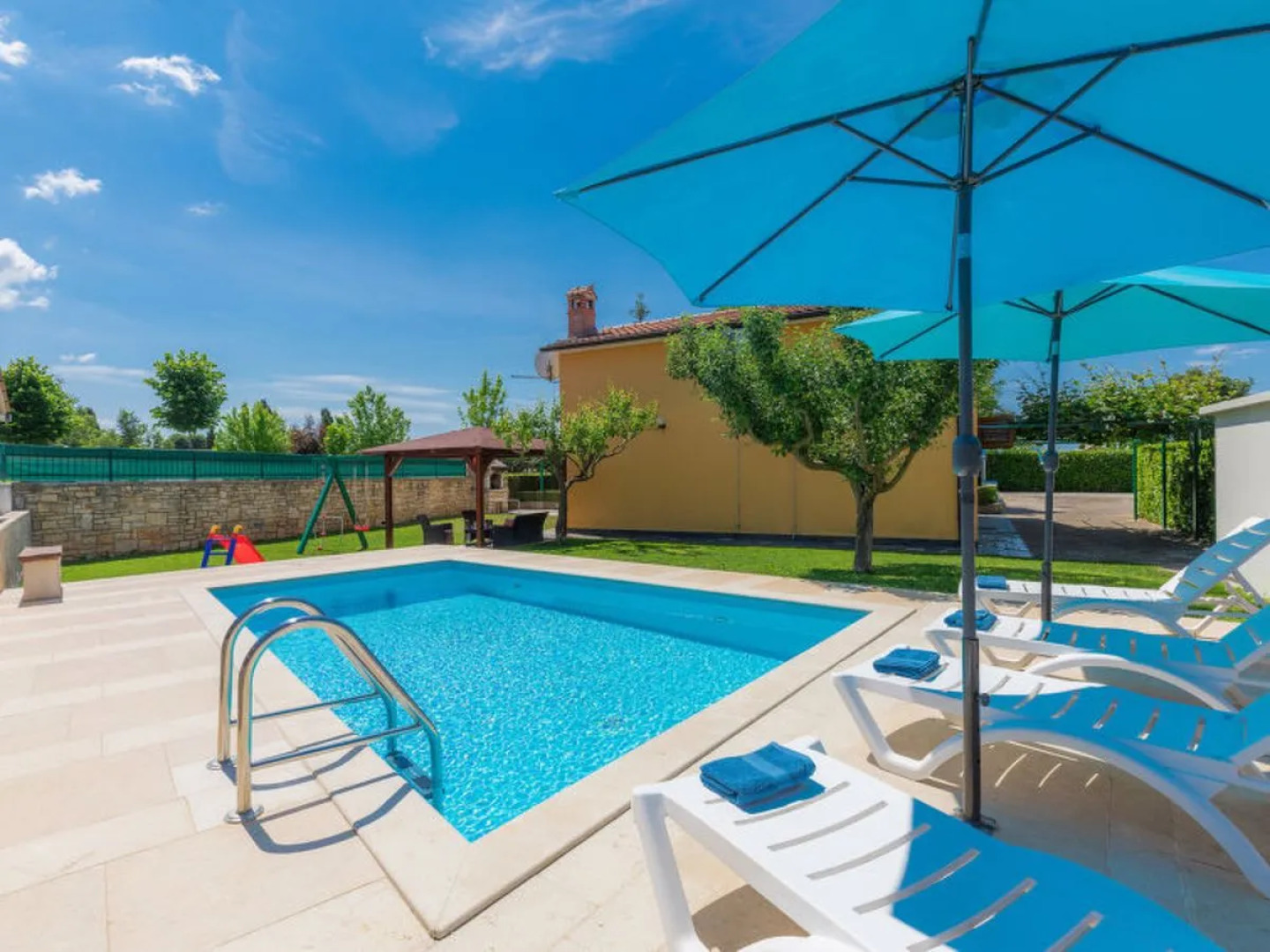 Holiday Home Nikolina (ROJ412)