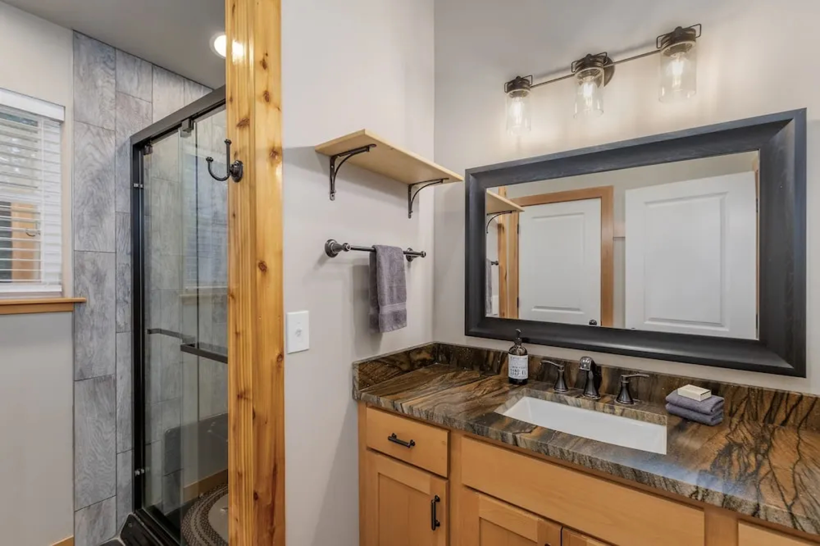 Compass Cabin 2 Bedroom Homeby NW Comfy Cabins by RedAwning