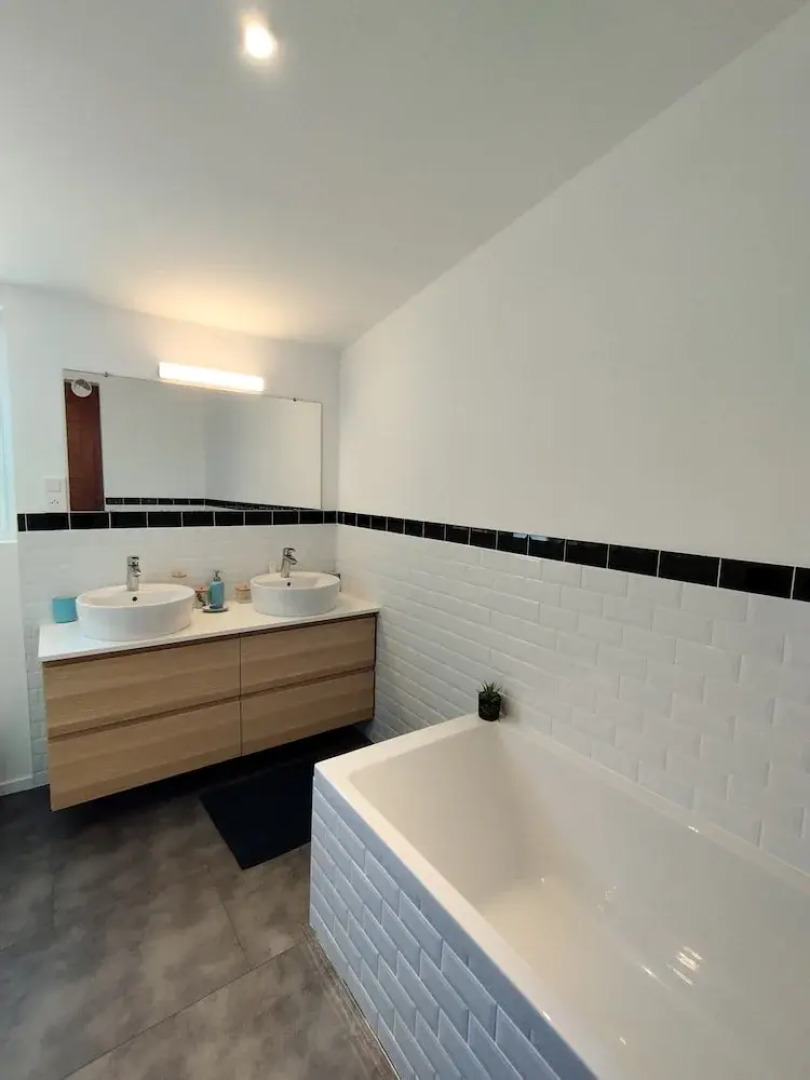 Superb Villa With sea View Near the Beach