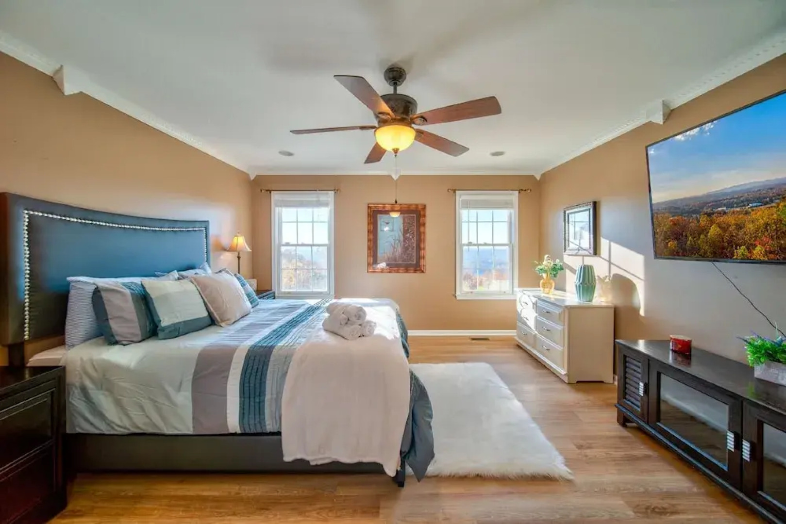 Sunset View 3 BDR Close to Downtown!